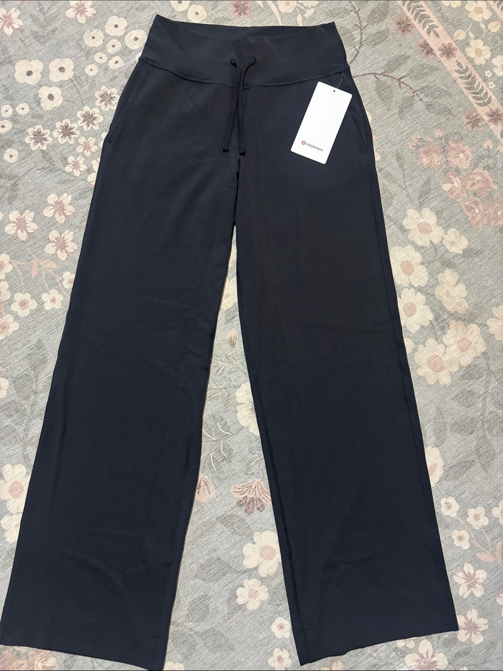 lululemon NWT groove high rise wide leg pants in black-size 4 short inseam
